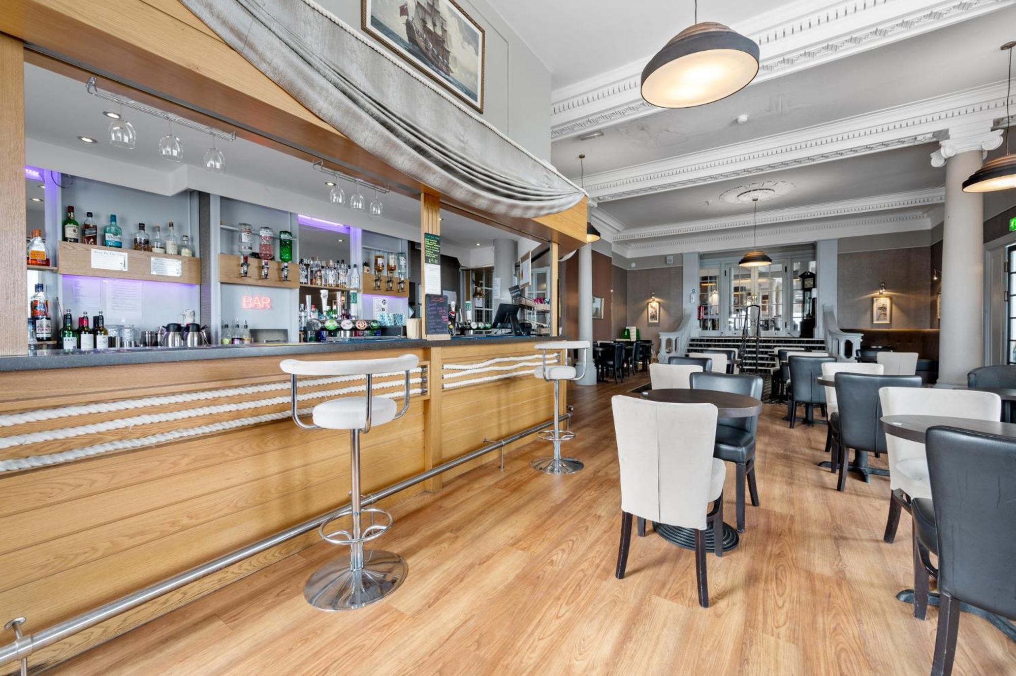 Royal Whitby Hotel Ngoại thất bức ảnh